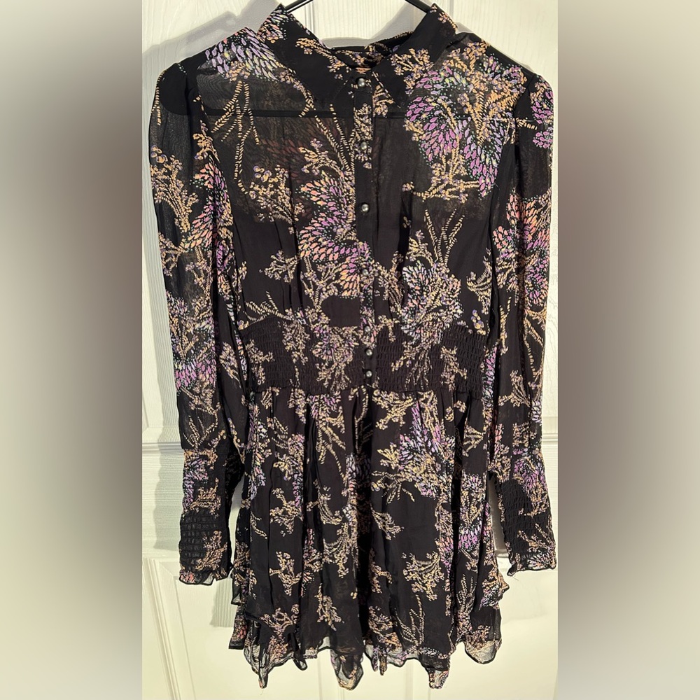 Free People long sleeve mini dress with fall/winter flower print. XS